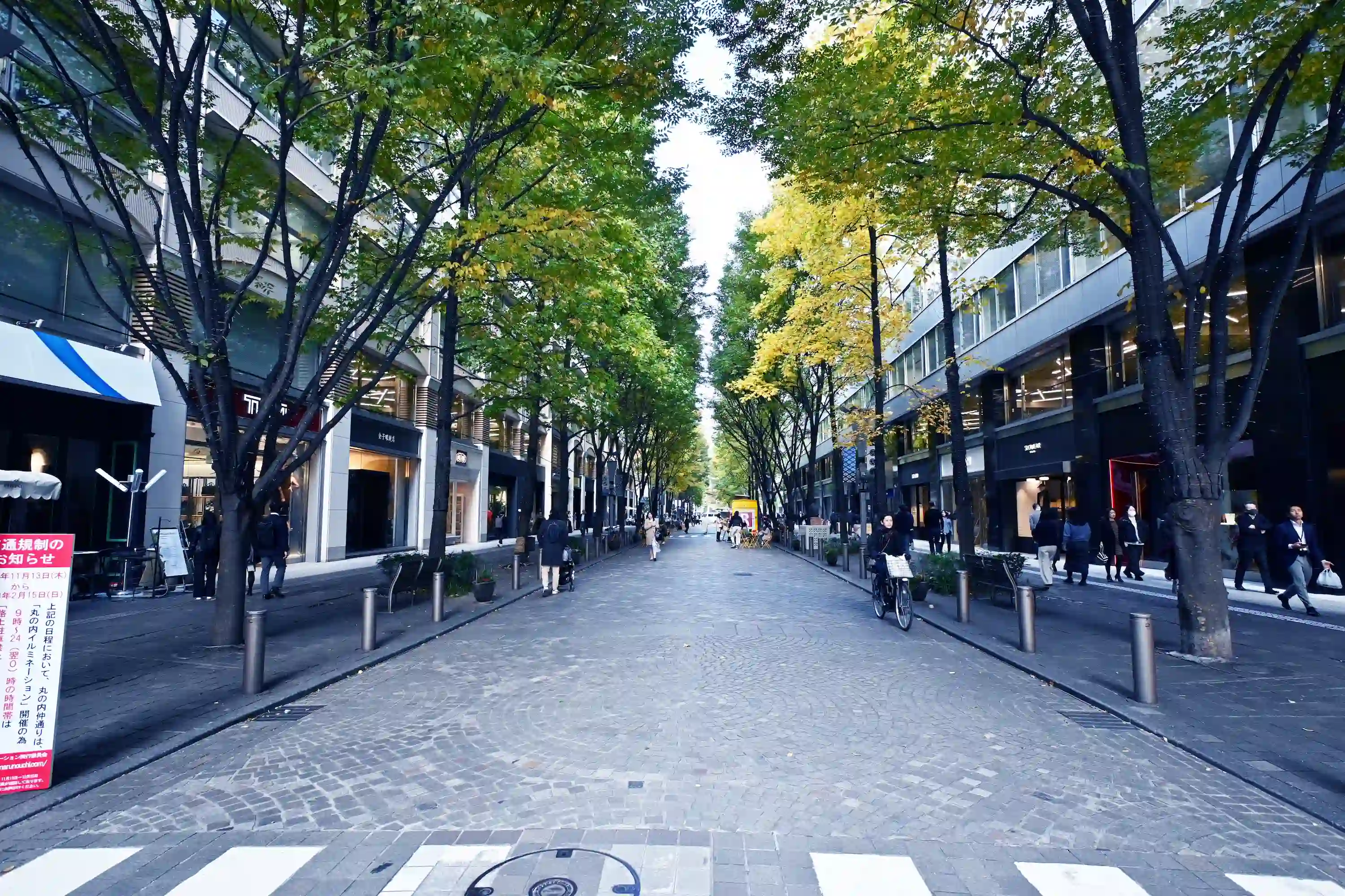 Alleys and cafes in Tokyo